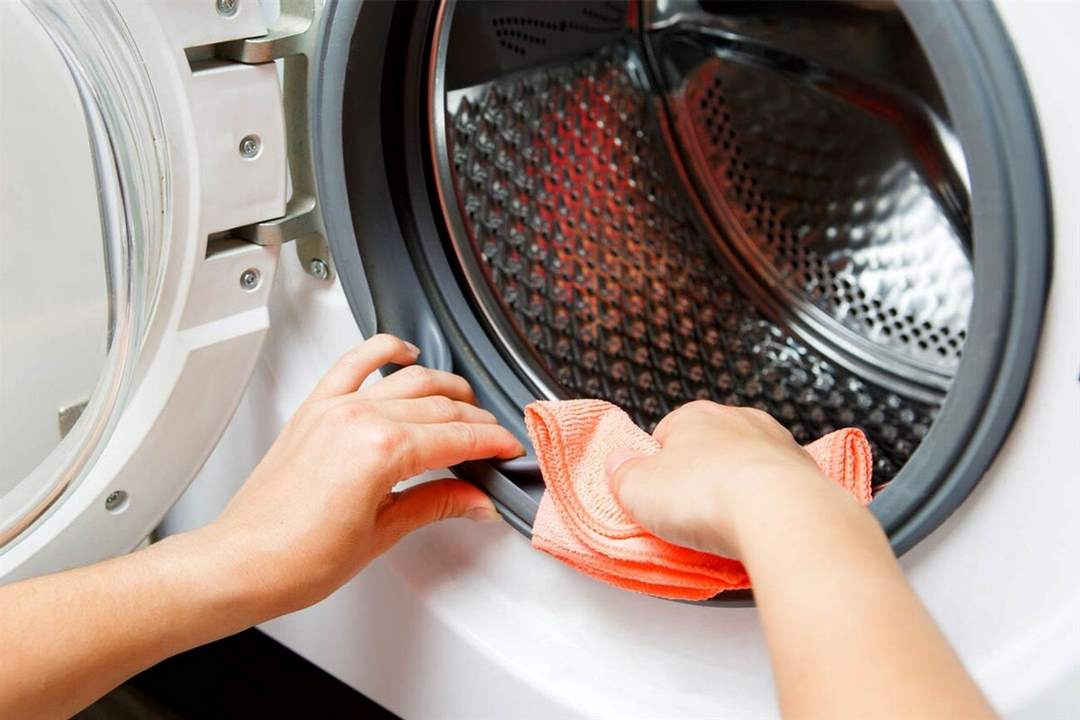 Nên vệ sinh máy giặt thường xuyên và lựa chọn hãng máy phù hợp